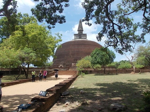 Polonnaruwa Travel Guide