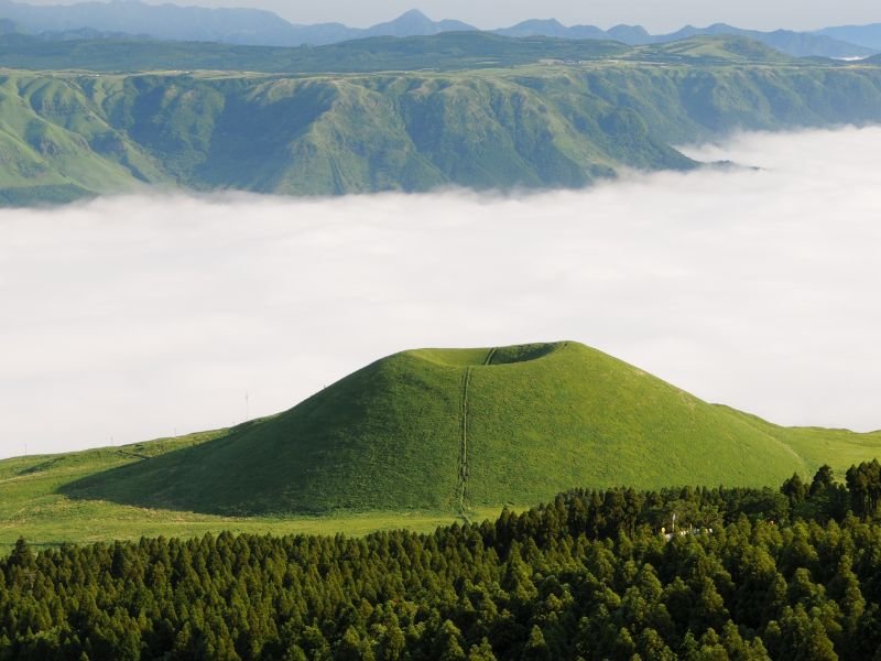 Aso Kumamoto scenic green mound and white clouds 