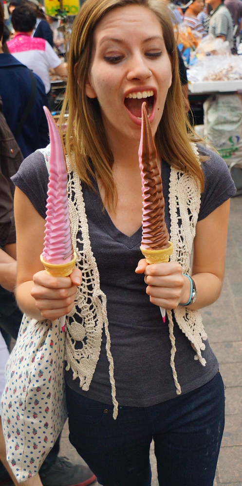 Audrey Bergner (That Backpacker) devouring two ice creams without sharing with Nomadic Samuel