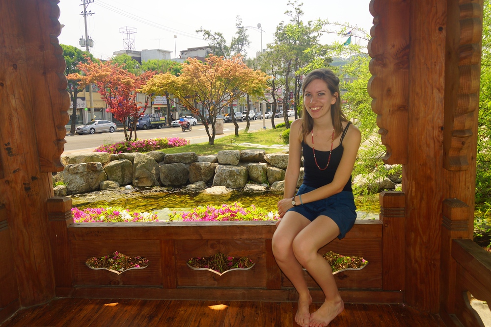 Audrey Bergner (That Backpacker) sitting and relaxing at a pavillion in South Korea