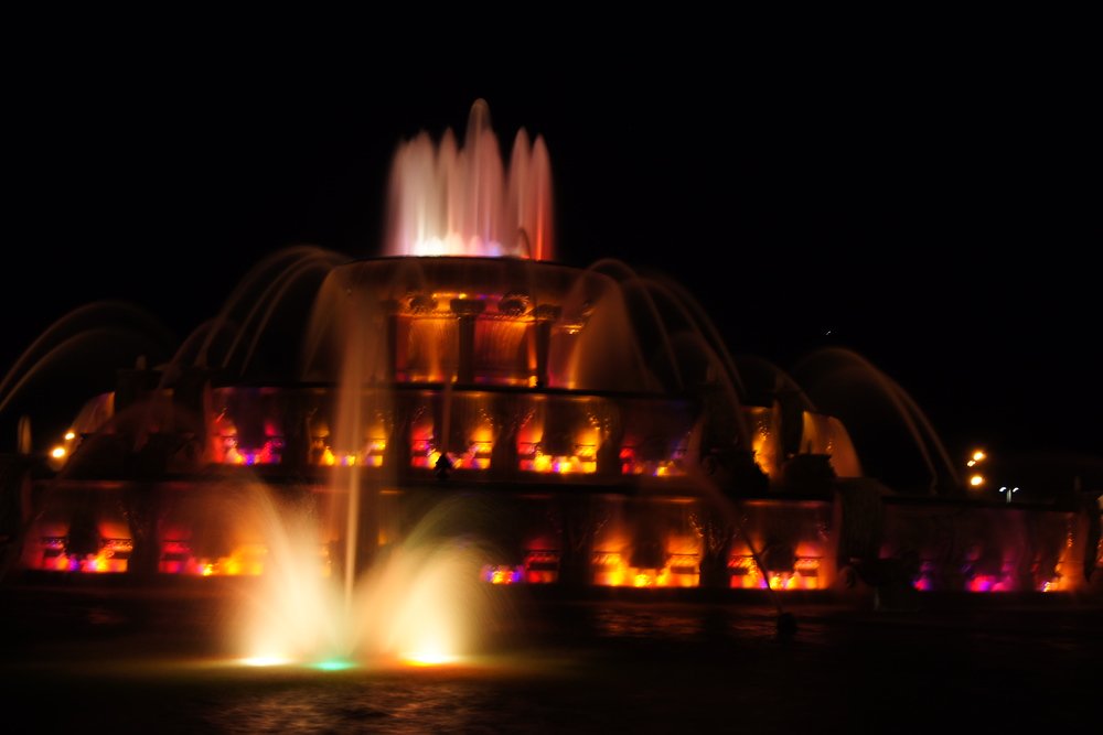 Buckingham Fountain at night in Chicago with the neon lights glowing and making for a majestic scene