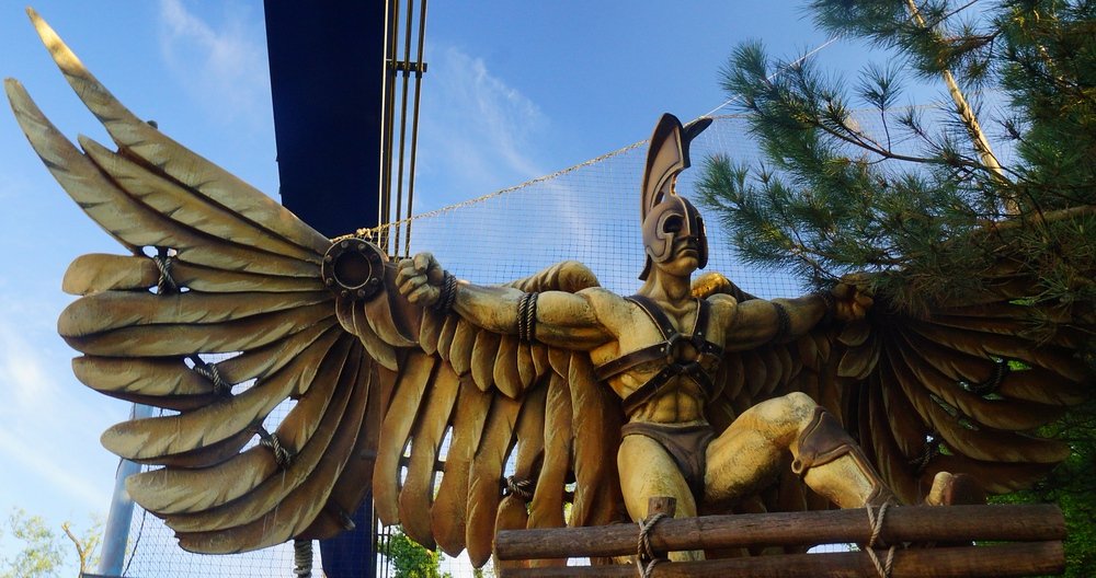 Check out that wingspan of that sculpture at Europa-Park in Germany!