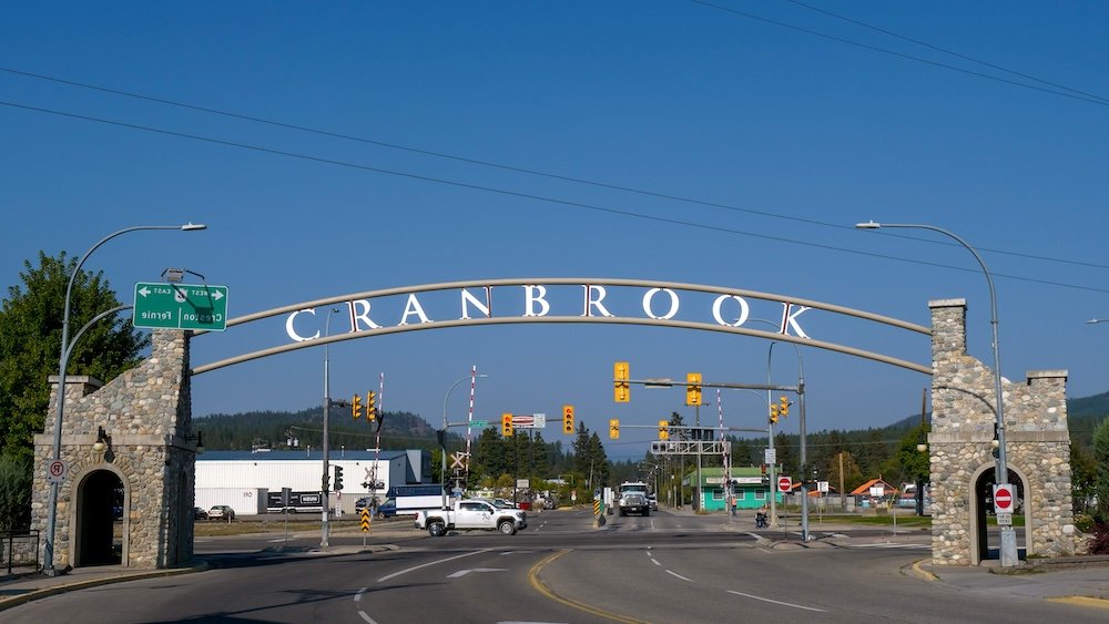Cranbrook town entrance arch sign Wide view of the Cranbrook stone arch town entrance spanning the roadway under a clear blue sky in southeastern British Columbia, Canada, capturing the first big welcome moment for our Cranbrook travel guide.