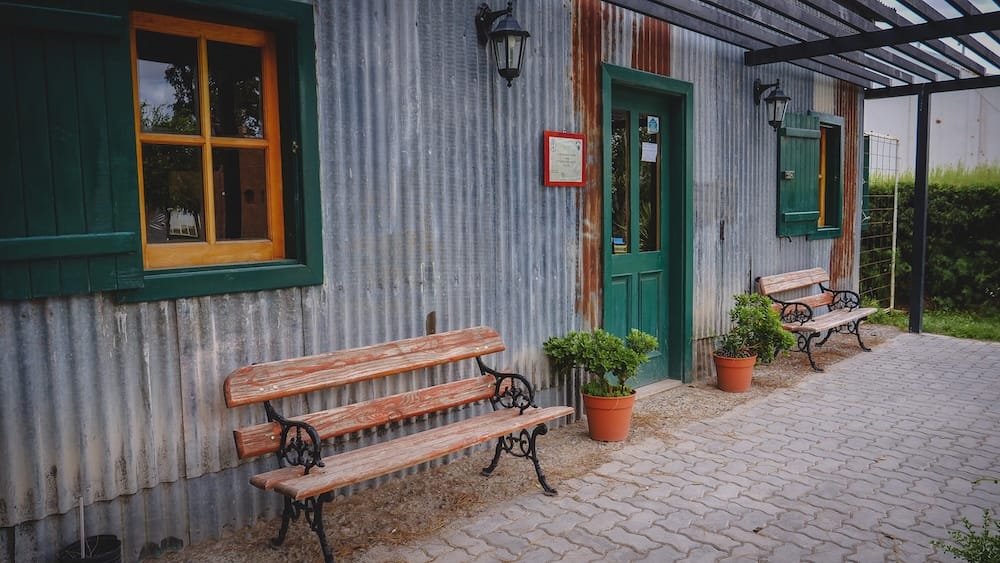 Dolavon Patagonia Argentina closed building during midday siesta with empty benches and shuttered doors illustrating travel disruption and lack of services between 13:00 and 17:00.