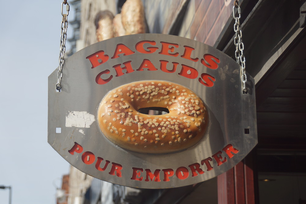 Eat Montreal bagels at St-Viateur Bagel – petit pain