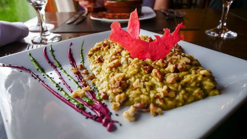 El Chaltén Patagonia gourmet blue cheese and walnut risotto served at Senderos restaurant, a rich post-hike meal enjoyed after long trekking days on trails like Laguna de los Tres and Laguna Torre in Los Glaciares National Park.