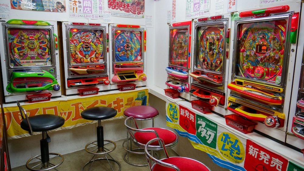 Hida Takayama Retro Museum is a nostalgic time capsule that transports you to Japan’s Showa era with this image featuring retro arcade