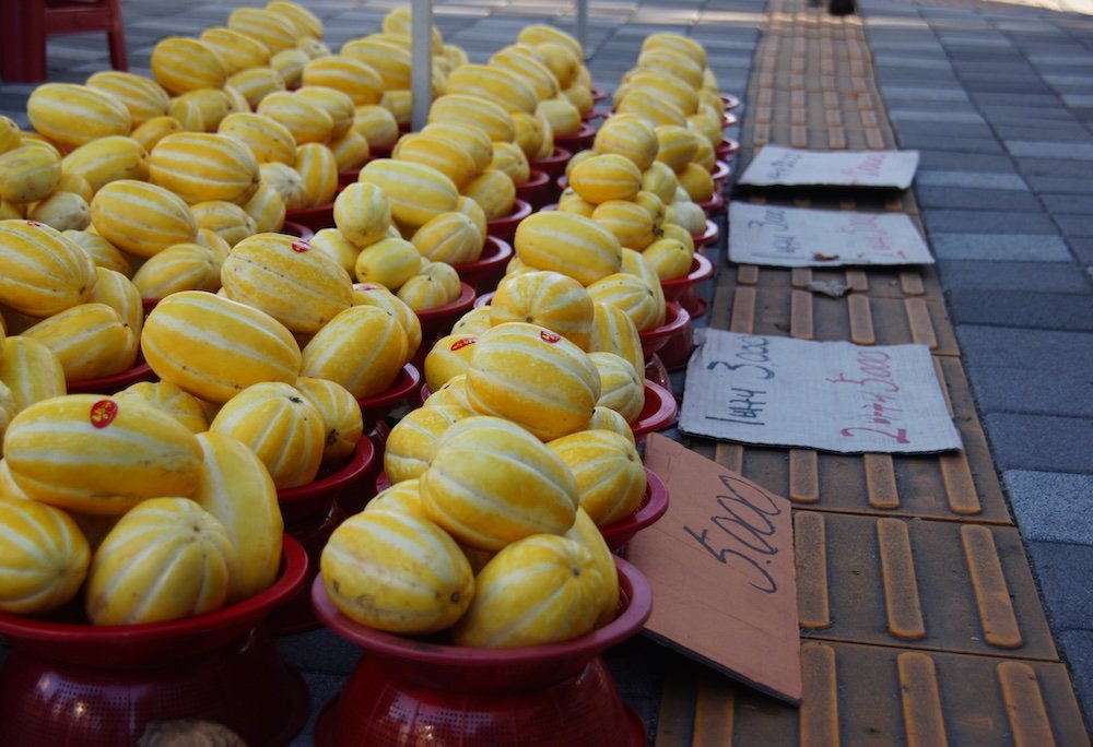 Incheon fruit for sale on the street 