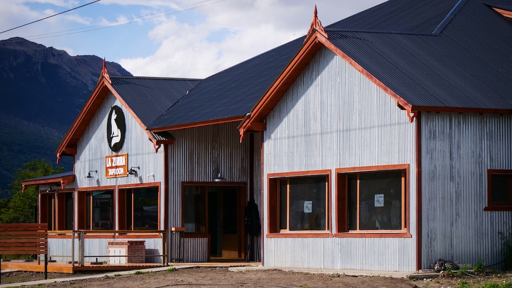 El Chaltén, Patagonia, Argentina – the exterior of La Zorra Taproom, a rustic craft beer hall and burger spot, known as the go-to post-hike recovery restaurant for Laguna Torre trekkers
