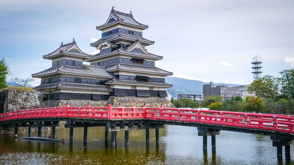 Matsumoto Castle with red bridge 