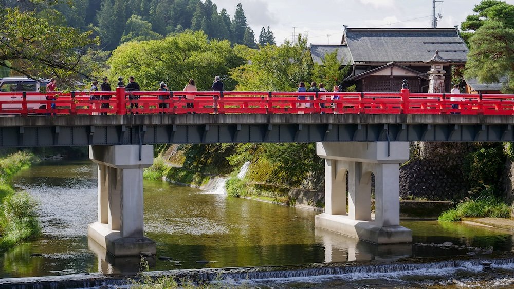 Miyagawa River and Nakabashi Bridge create a postcard-perfect scene that instantly defines Takayama’s old-world charm in Japan