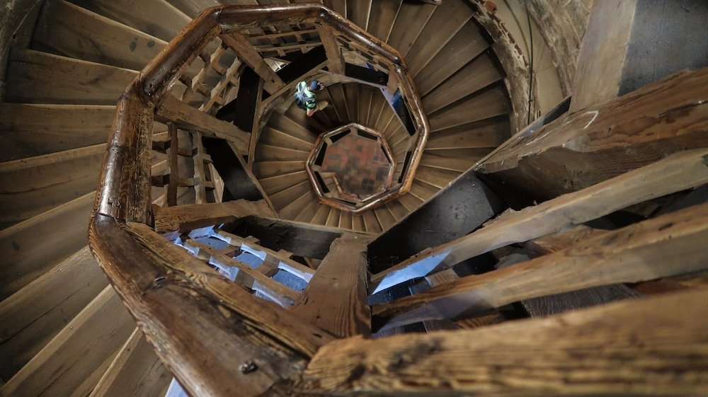 Nomadic Samuel climbing up the Sinwell Tower + Deep Well Sinwellturm in Nuremberg, Germany 