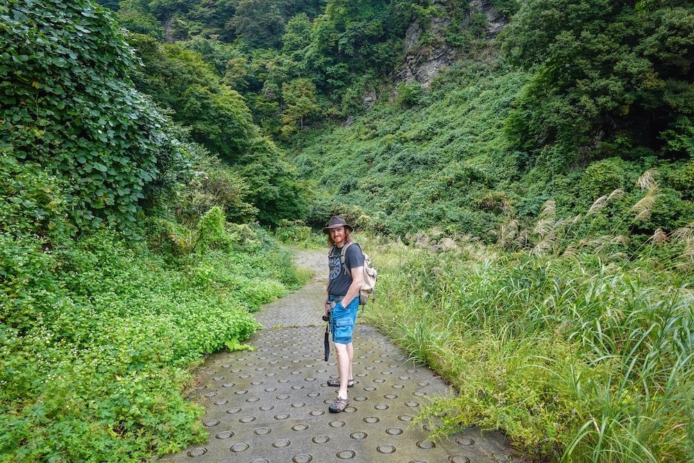 Nomadic Samuel enjoying hiking and taking photos in Yuzawa 