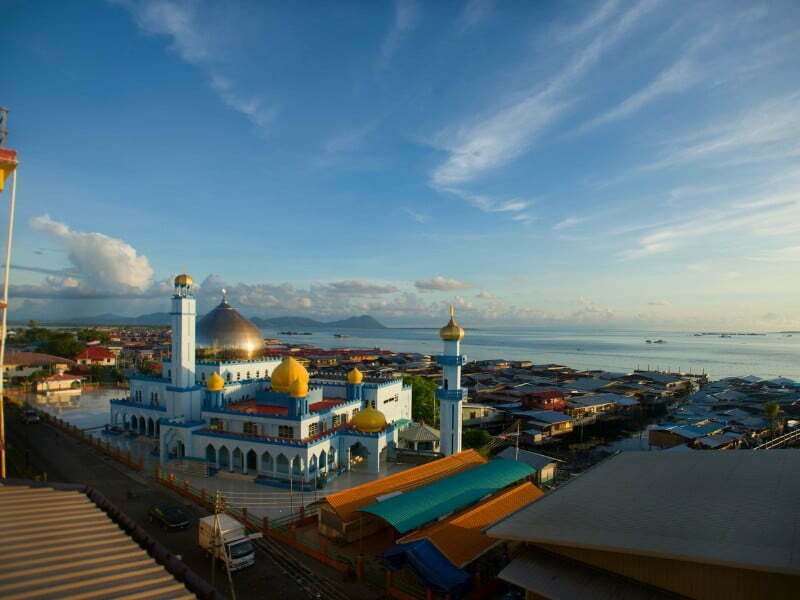 Semporna incredible golden mosque views in Malaysia 