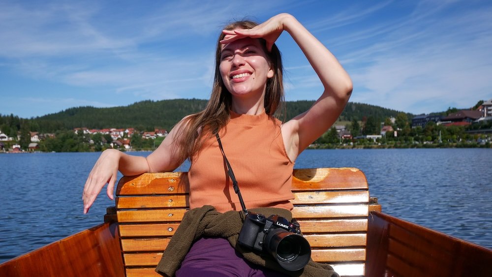 That Backpacker Audrey Bergner enjoying a row boat ride on the Schluchsee lake in the Black Forest region of Germany