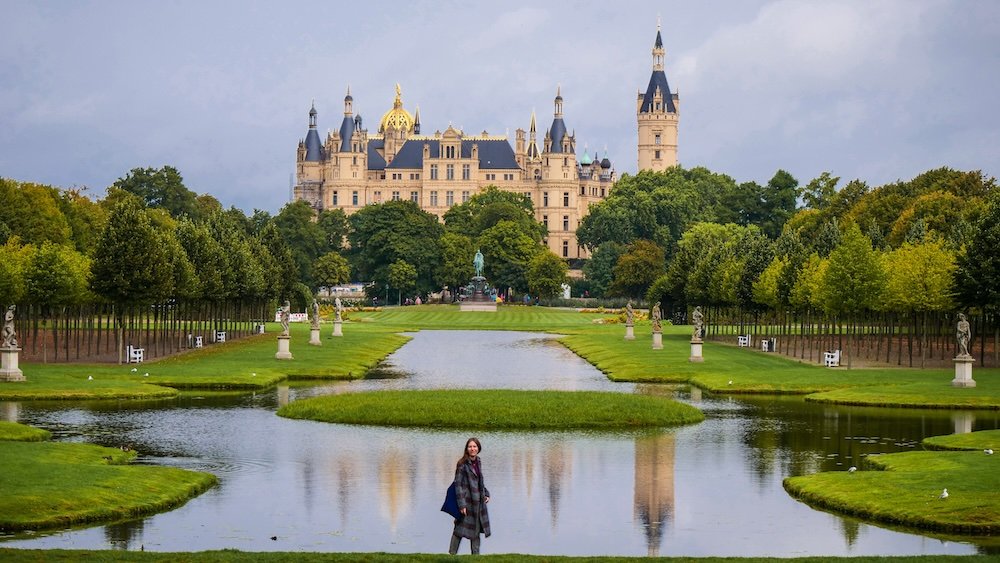 That Backpacker Audrey Bergner enjoying epic castle views in Schwerin, Germany 