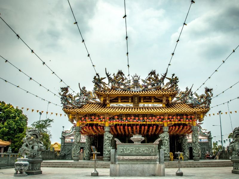 Top things to do in Butterworth, Malaysia for visitors including checking out the Tow Boo Kong Temple