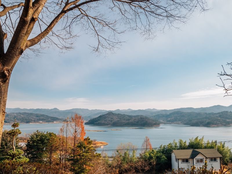 Top things to do in Cheongju, Korea for visitors including lake Daecheongho