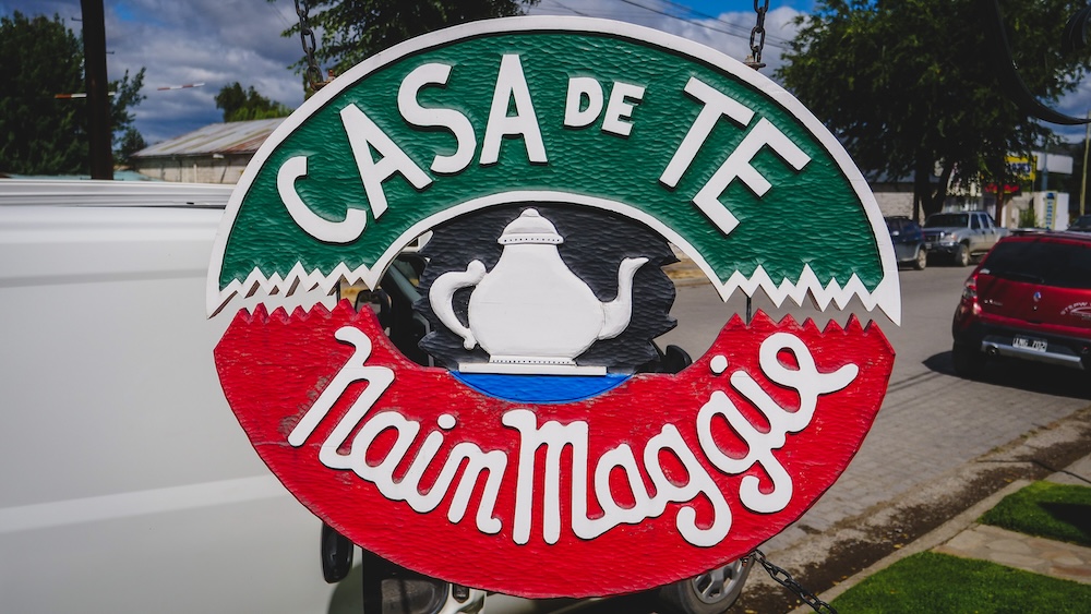 Trevelin Patagonia Welsh tea house sign for Nain Maggie Casa de Té in Chubut Argentina featuring a teapot symbol and traditional Welsh tea culture imagery in the historic Welsh settlement town in the Andes foothills.