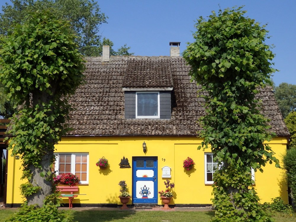 Wustrow cute yellow home in Germany 