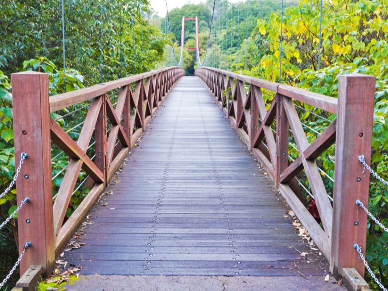 You can cross Hibikibashi Bridge in Takasaki city in Japan